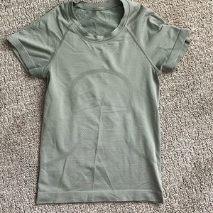 lululemon swiftly tech 2.0, size 0 in army green